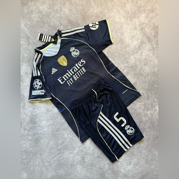 Real Madrid Away set for kids Bellingham 5 - Picture 6 of 8